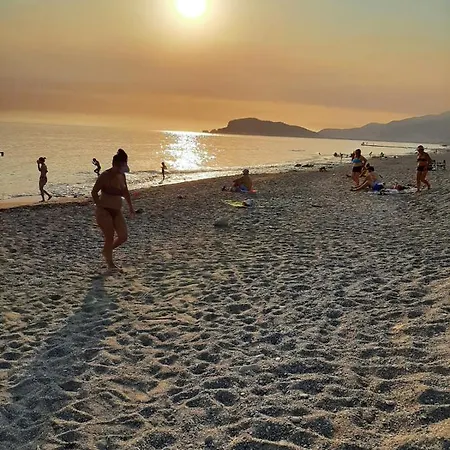 Lory Queen Luxury Near The Sea Apartment