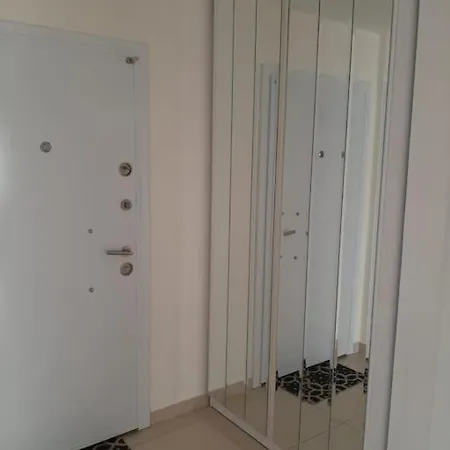 Lory Queen Luxury Near The Sea Apartment *