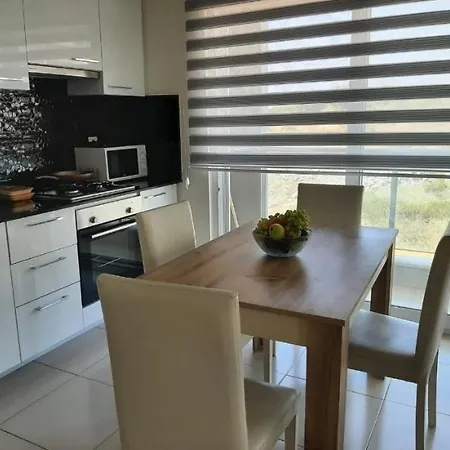 Lory Queen Luxury Near The Sea Διαμέρισμα